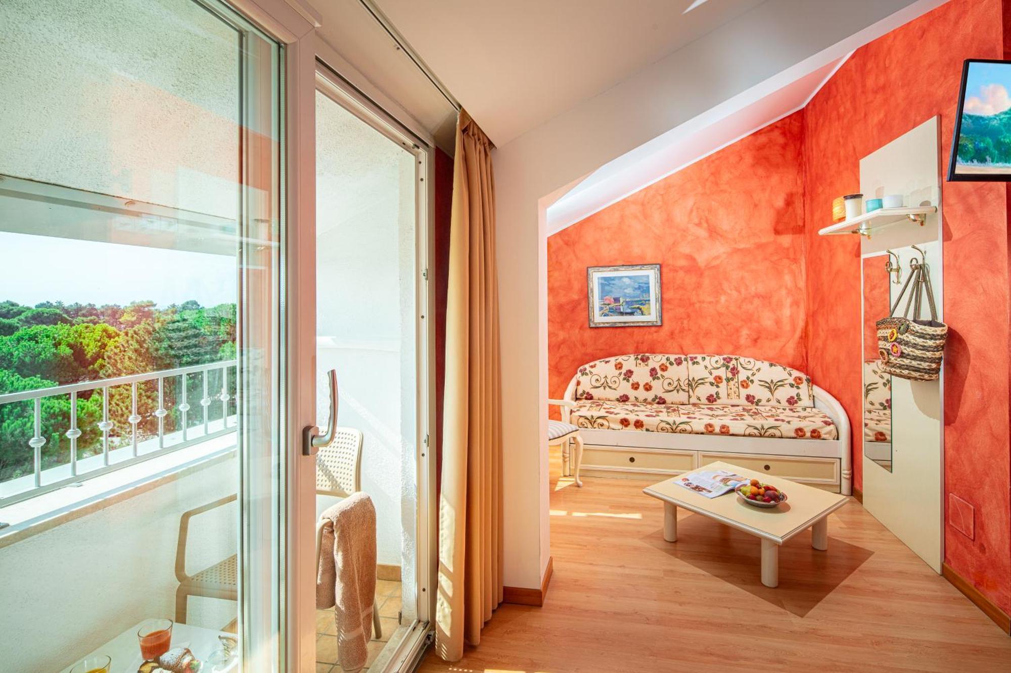 Jasminum Hotel 4*